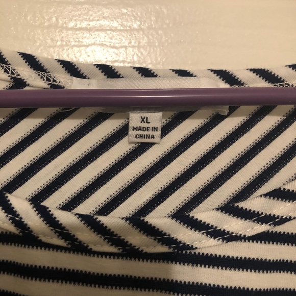 STRIPED BLACK AND WHITE TOP - Picture 3 of 3